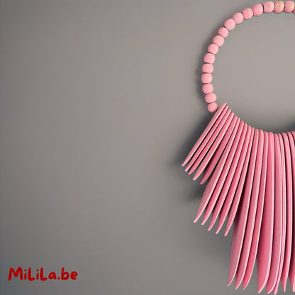 Decoratief houten ornament in zachte roze tint