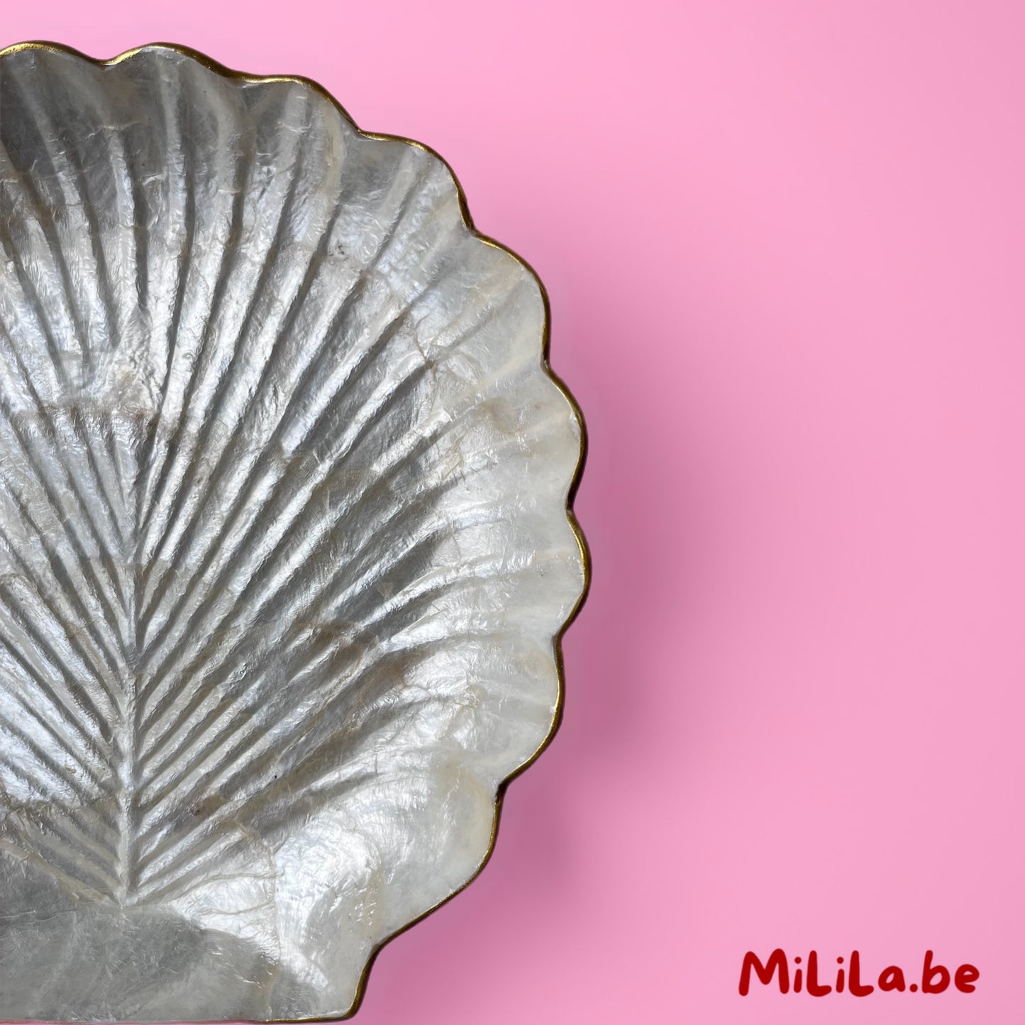 Glanzend parelmoer schaaltje als tafeldecoratie