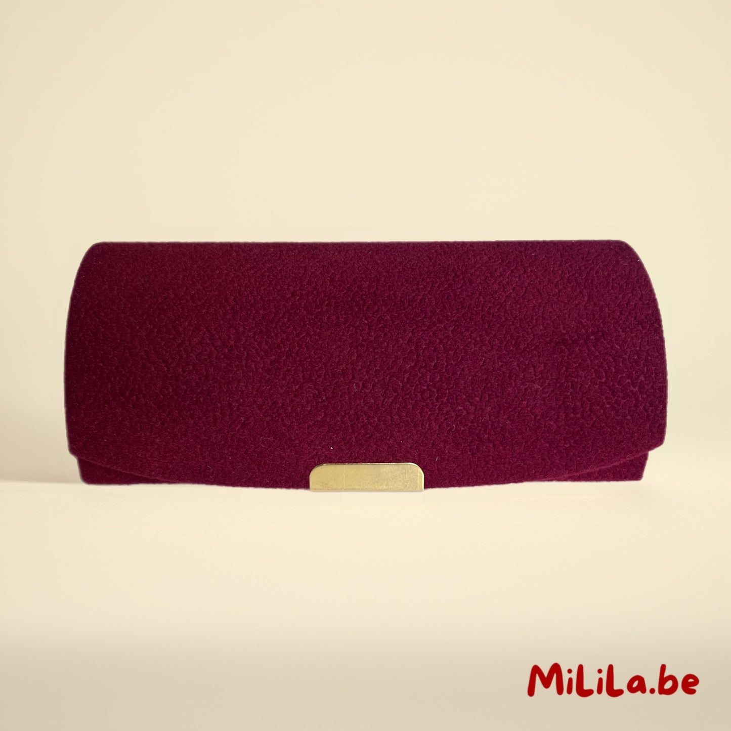 Gesloten bordeaux reis-juwelendoosje met zachte velours afwerking