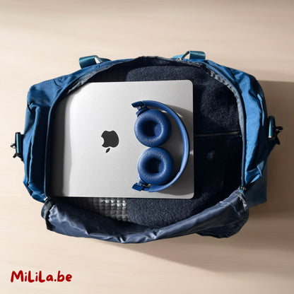 Binnenkant van de MiLiLa weekendtas met grote inhoud en meerdere vakken voor kleding en accessoires.