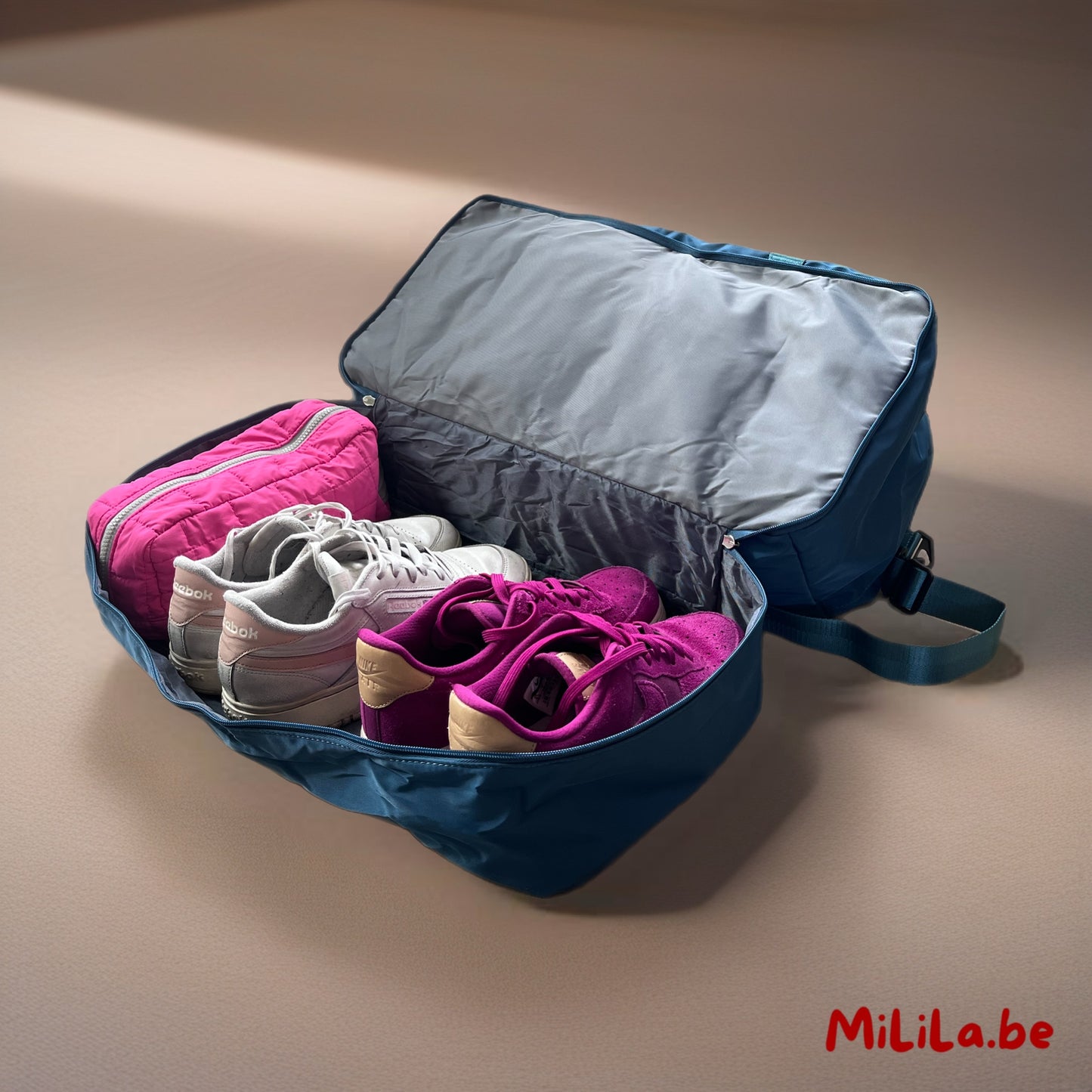 Weekendtas met apart schoenenvak en ritscompartiment — handige reistas voor georganiseerde reizigers.