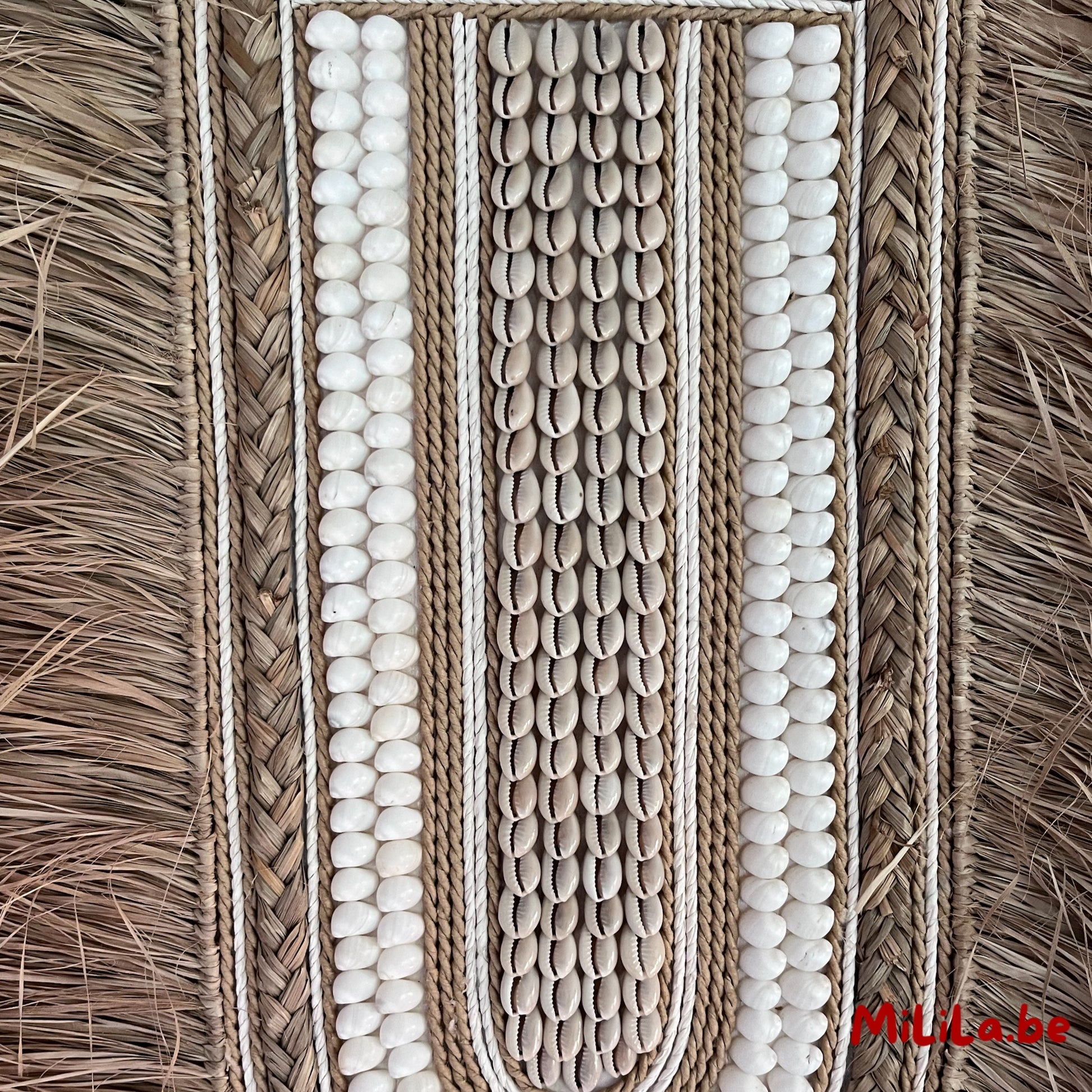 Natuurlijke wanddecoratie met raffia textuur