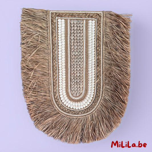 Handgemaakte wanddecoratie met schelpen en raffia uit Bali